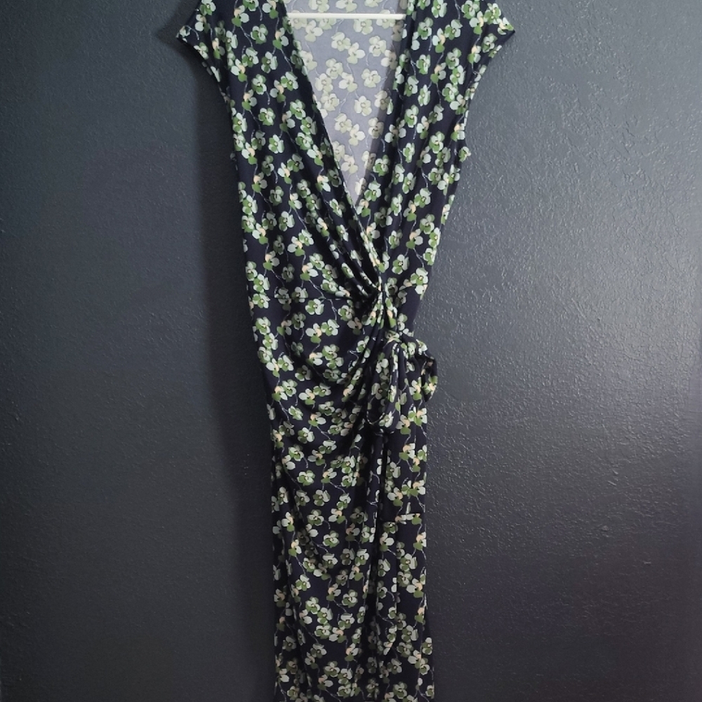 Lark & Ro Navy and Green Floral Sophisticated Form Fitting Sassy Wrap Dress